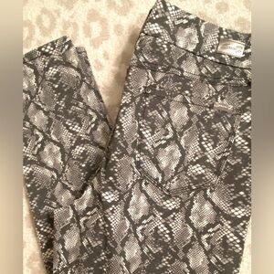 Seven 7 NWOT Snake Skin Print Tummyless High Rise Skinny Jeans Size 10